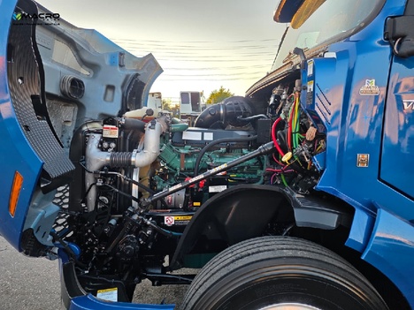 Vehicle photo thumbnail 10