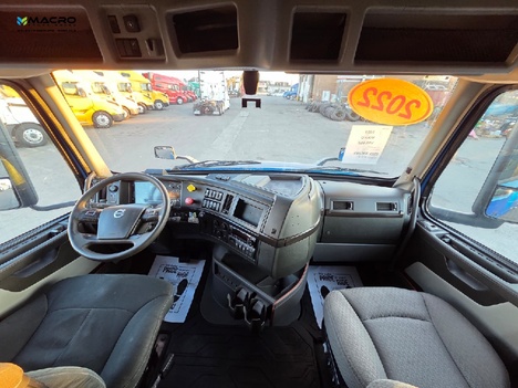 Vehicle photo thumbnail 11