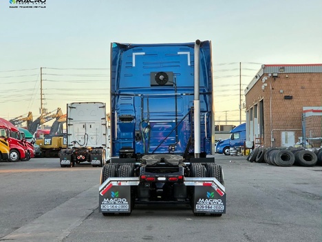 Vehicle photo thumbnail 5