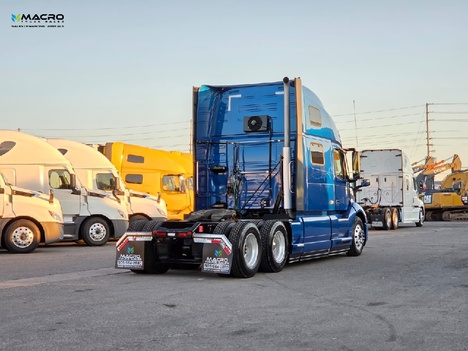 Vehicle photo thumbnail 6