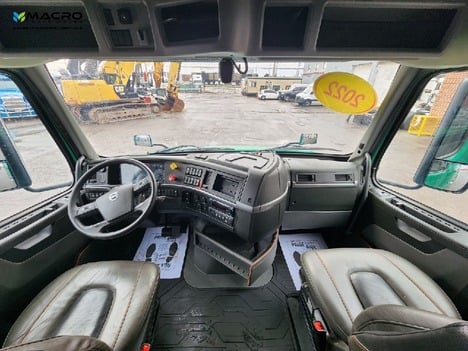 Vehicle photo thumbnail 10