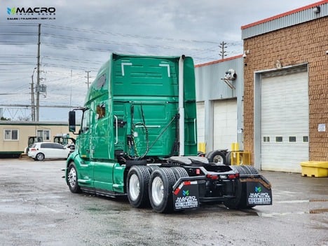 Vehicle photo thumbnail 4