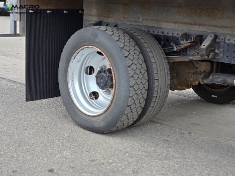 Vehicle photo thumbnail 8