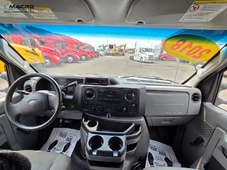 Vehicle photo thumbnail 10