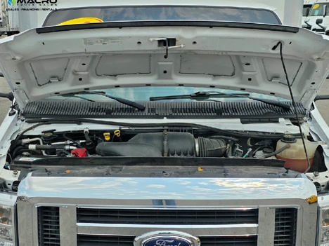 Vehicle photo thumbnail 9