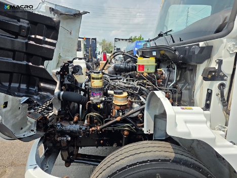 Vehicle photo thumbnail 10