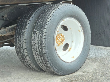 Vehicle photo thumbnail 8