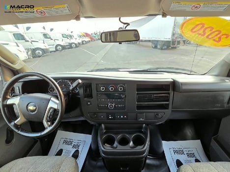 Vehicle photo thumbnail 9