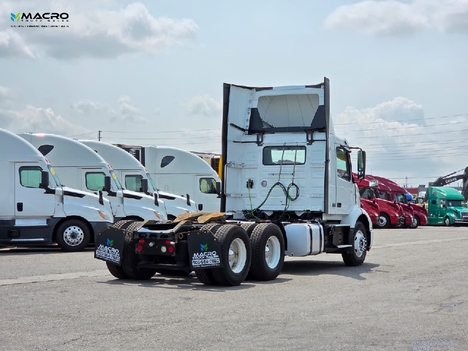 Vehicle photo thumbnail 5