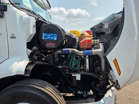 Vehicle photo thumbnail 8