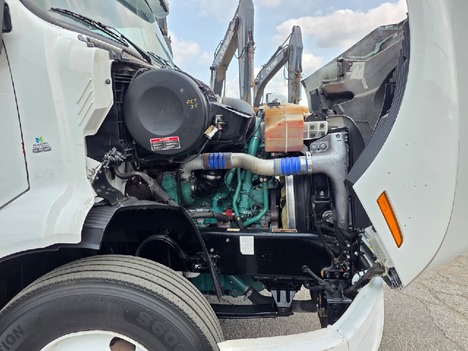 Vehicle photo thumbnail 10