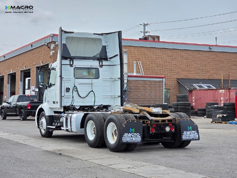 Vehicle photo thumbnail 4