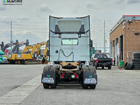 Vehicle photo thumbnail 5
