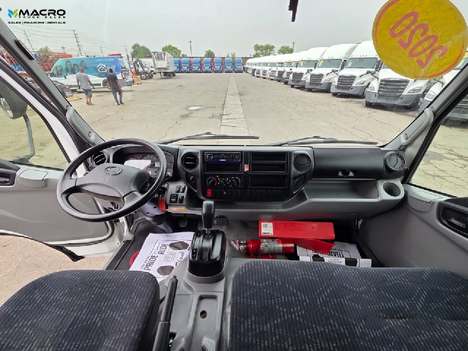 Vehicle photo thumbnail 10