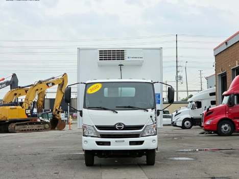 Vehicle photo thumbnail 2