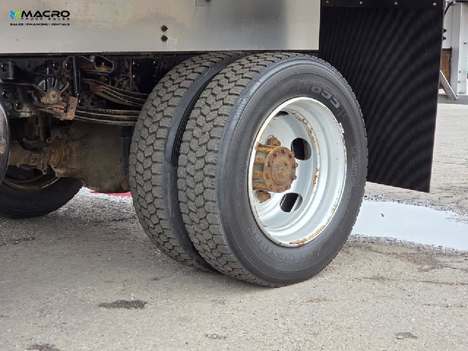 Vehicle photo thumbnail 6