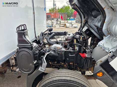 Vehicle photo thumbnail 8