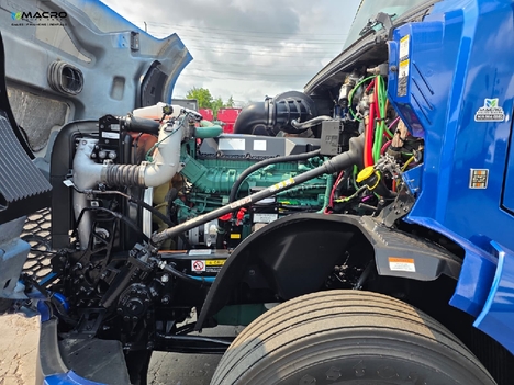 Vehicle photo thumbnail 10