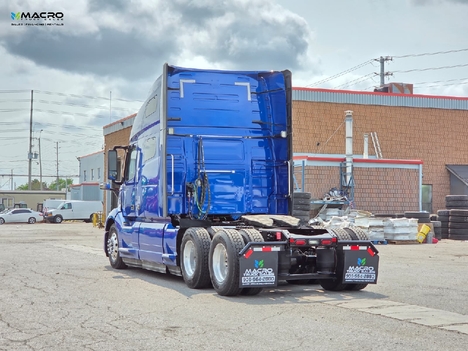 Vehicle photo thumbnail 4