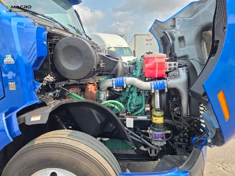 Vehicle photo thumbnail 9