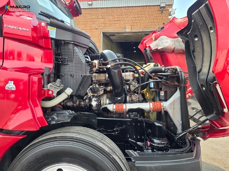 Vehicle photo thumbnail 10