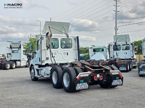 Vehicle photo thumbnail 4