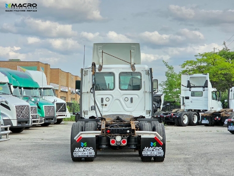 Vehicle photo thumbnail 5