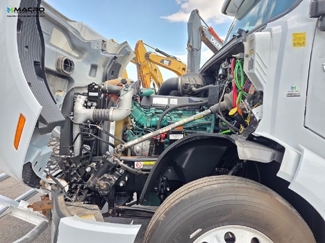 Vehicle photo thumbnail 10