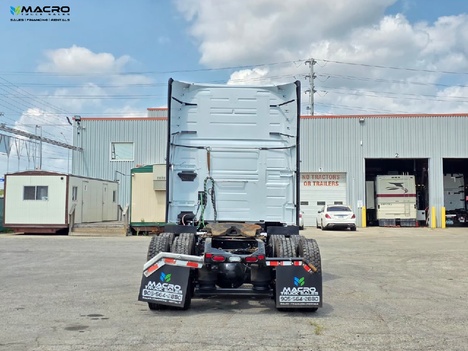 Vehicle photo thumbnail 5