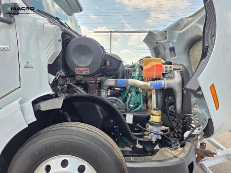 Vehicle photo thumbnail 9
