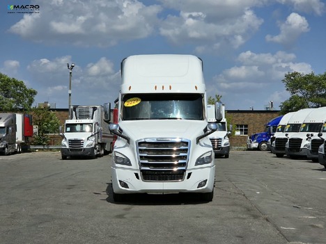 Vehicle photo thumbnail 2