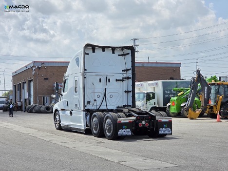 Vehicle photo thumbnail 4