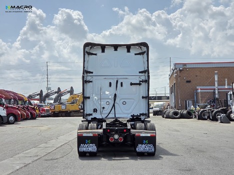 Vehicle photo thumbnail 5