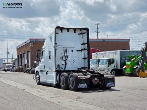 Vehicle photo thumbnail 4