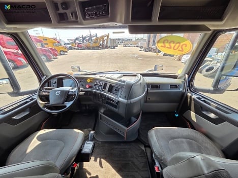 Vehicle photo thumbnail 11