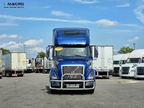 Vehicle photo thumbnail 2
