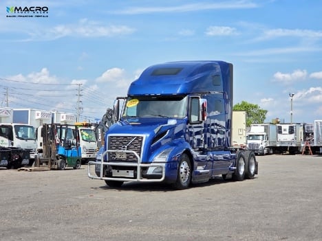 Vehicle photo thumbnail 3