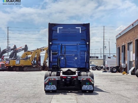 Vehicle photo thumbnail 5