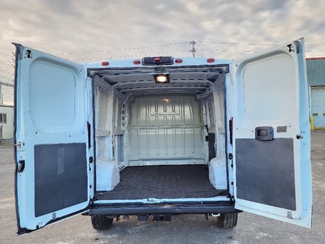 Vehicle photo thumbnail 10