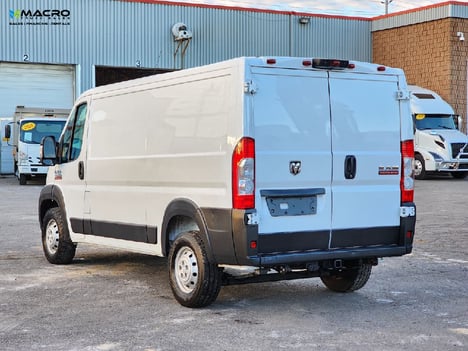 Vehicle photo thumbnail 4