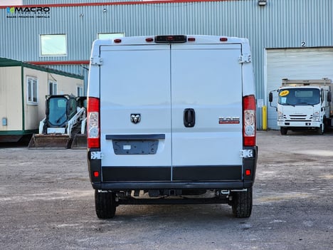 Vehicle photo thumbnail 5