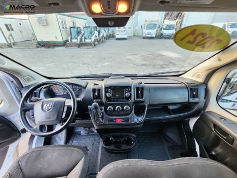Vehicle photo thumbnail 8