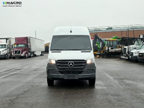 Vehicle photo thumbnail 2