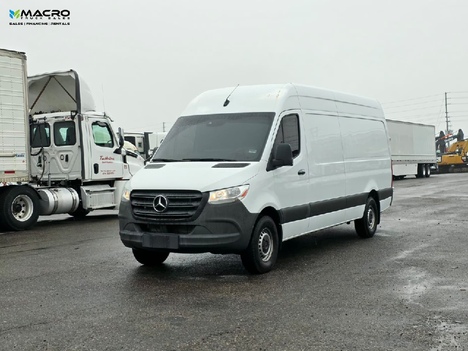 Vehicle photo thumbnail 3