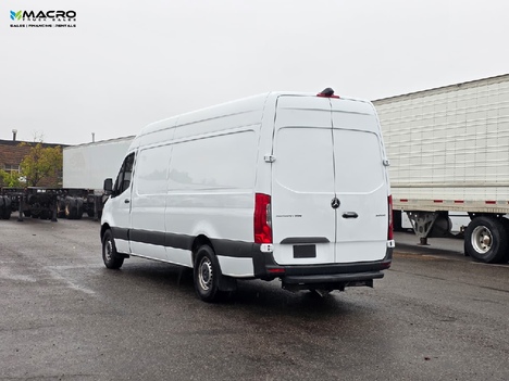 Vehicle photo thumbnail 4
