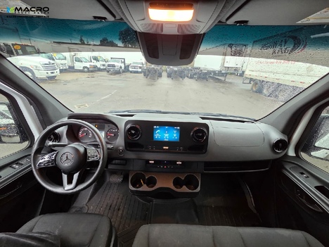 Vehicle photo thumbnail 7