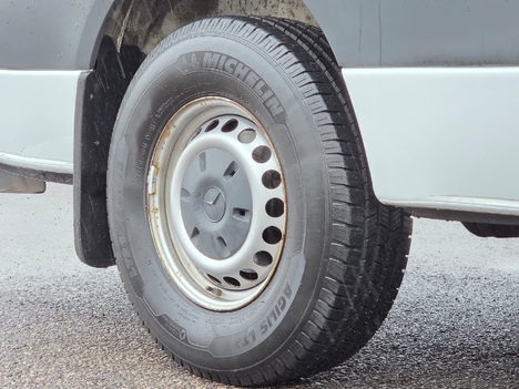 Vehicle photo thumbnail 8