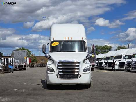 Vehicle photo thumbnail 2