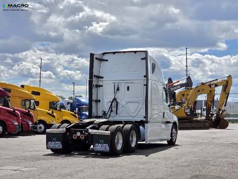 Vehicle photo thumbnail 6
