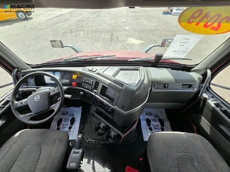 Vehicle photo thumbnail 11